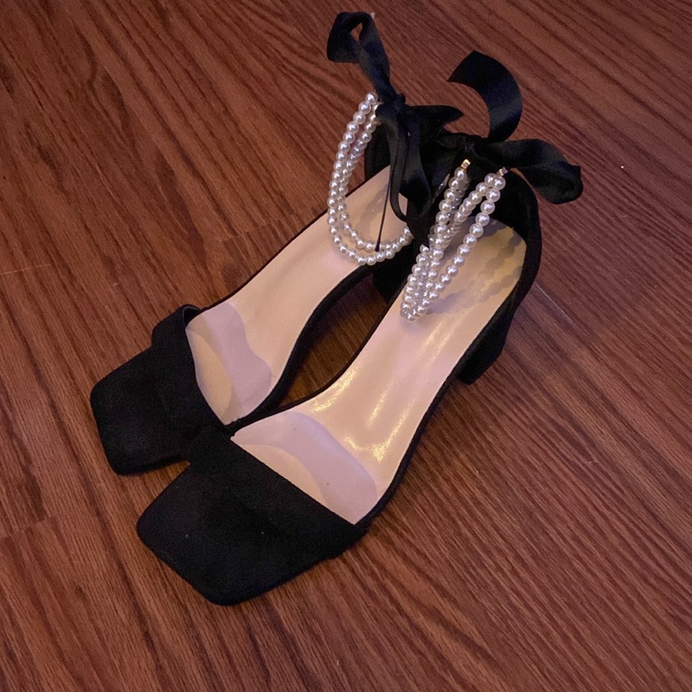 Black High heals, size 6, pear straps
